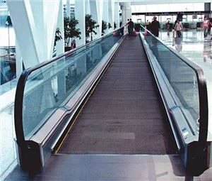 lối đi bộ di chuyển ngoài trời